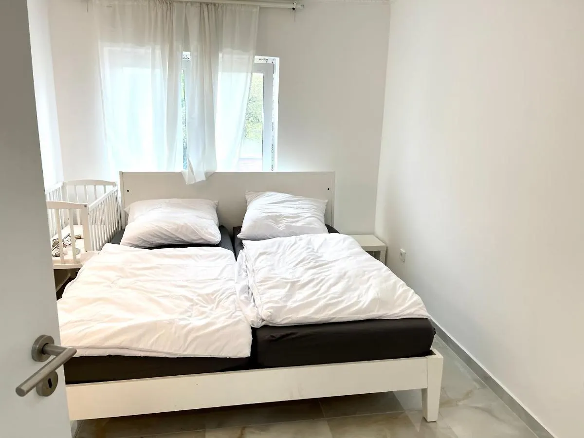 130M2 Wohnung Mit Eigenem Garten Hannover 0*,  Tyskland